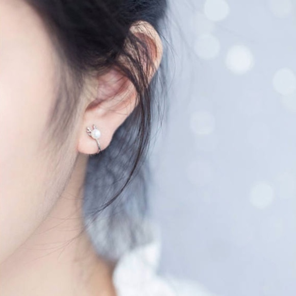 Sterling Silver Beautiful Cute Holiday Christmas Reindeer Deer Pearl Ear Cuffs - Picture 3 of 4